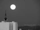 lunallenaenblancoynegro_small.jpg